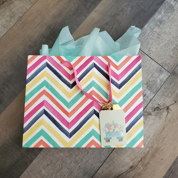 Relaxing Gift Bag Ready to go Gift - Picture 2 of 7